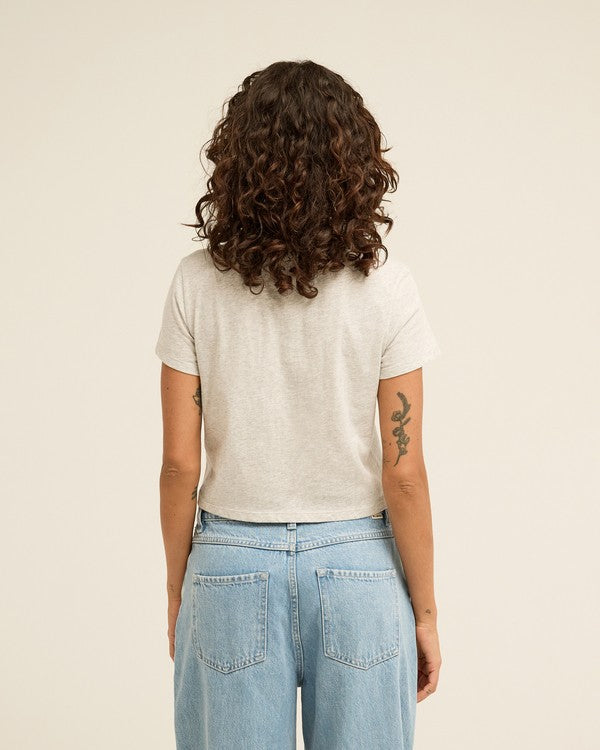 Tee shirt crop Surfing in town Billabong