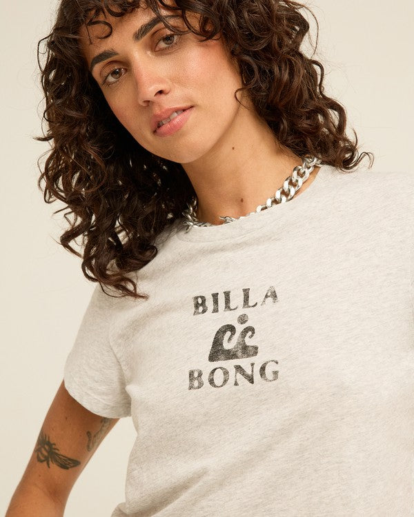 Tee shirt crop Surfing in town Billabong